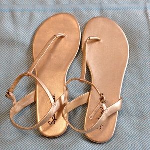 NWOT Splendid T-Strap Rose Gold Sandals